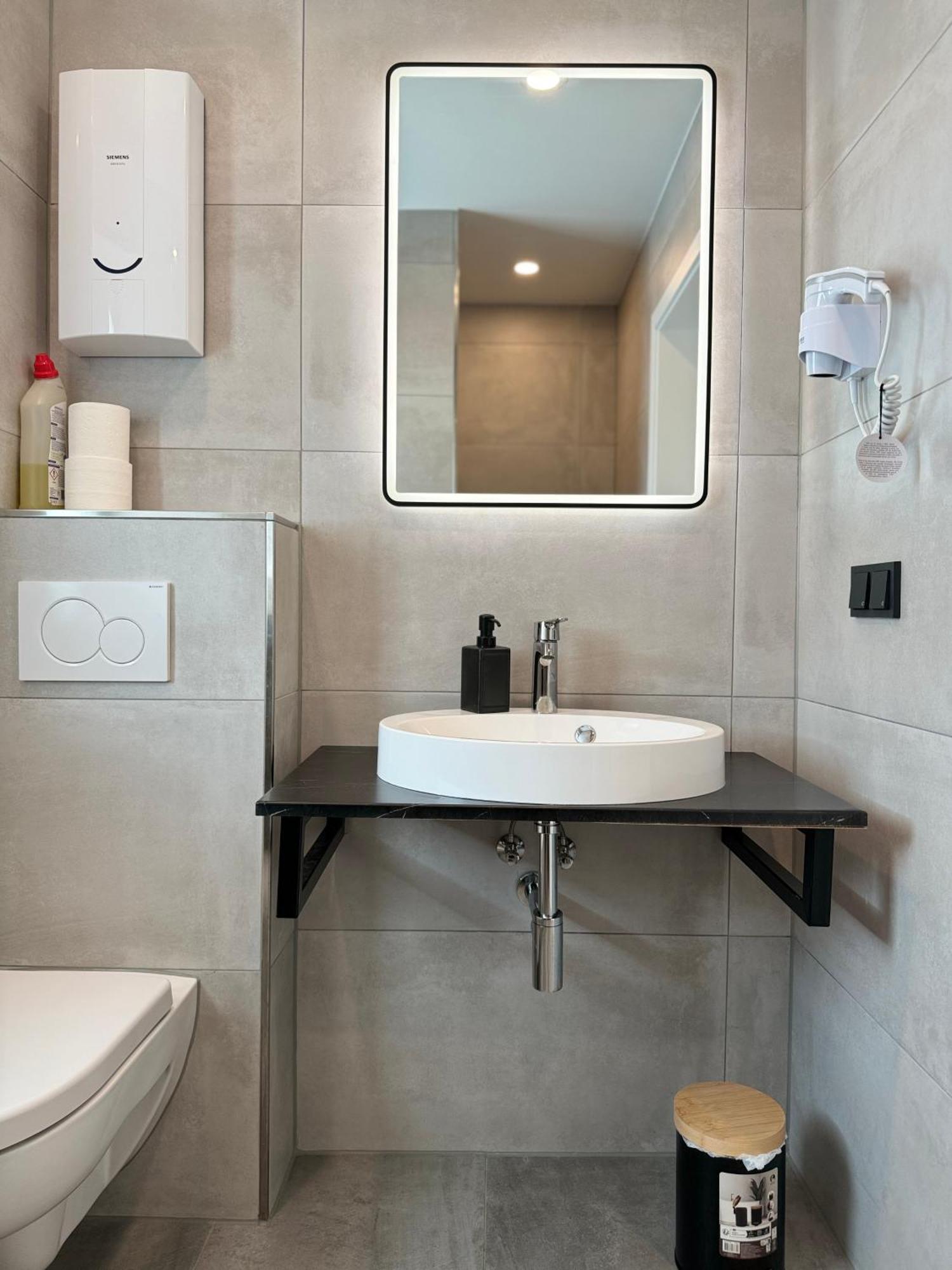 Aparts House - Balkon-Wifi-Kitchen 埃森 外观 照片